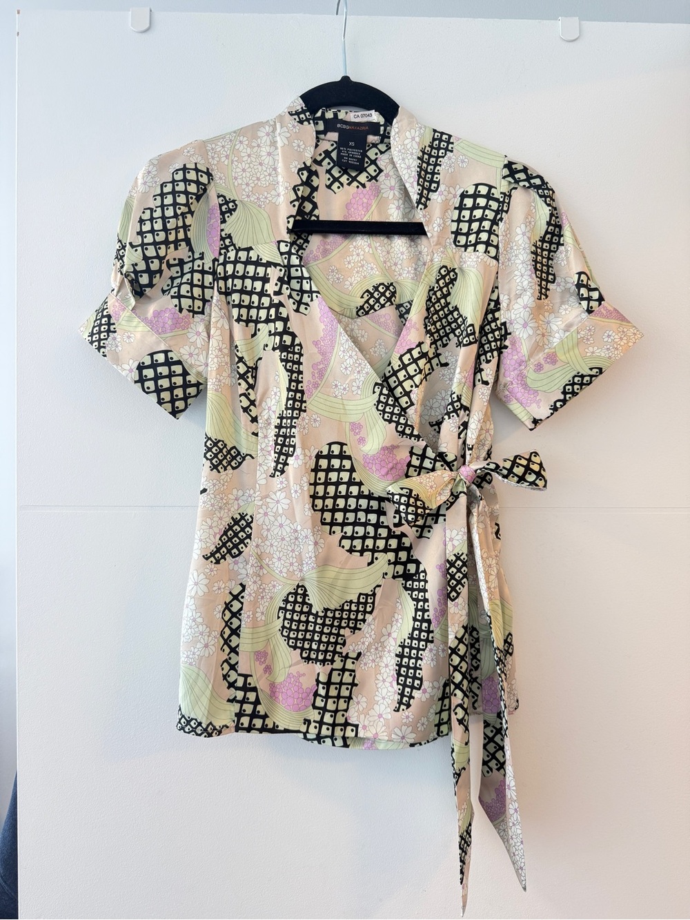 BCBG Max Azria Abstract Floral Wrap Blouse XS | Retro Tie Waist Top